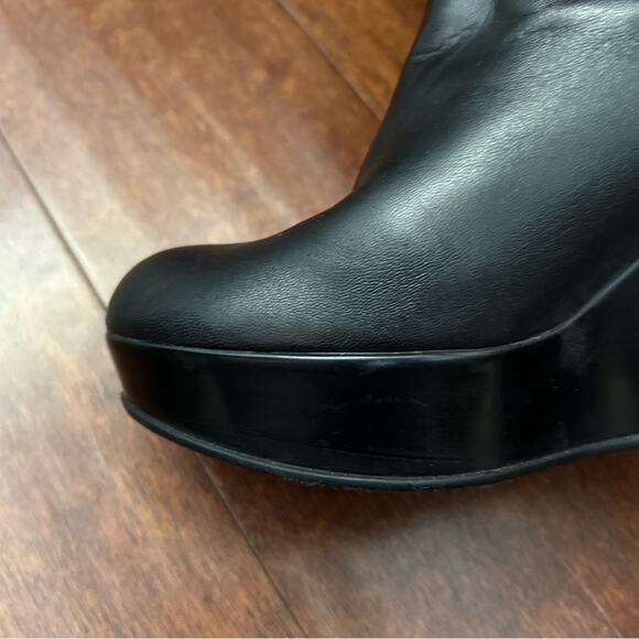 Stuart Weitzman Black Leather Wedge Boots with Fur Lining, Size6 - Picture 5 of 15